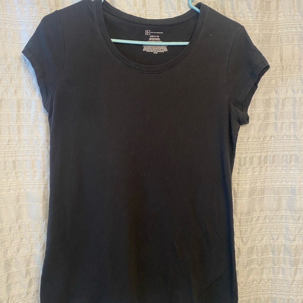 NO BOUNDARIES Large Black Short Sleeve Top